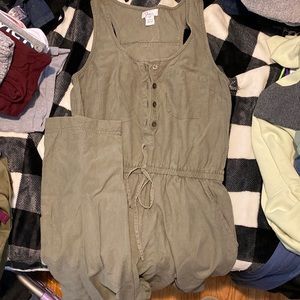 Jumper, long pants, army green. Medium